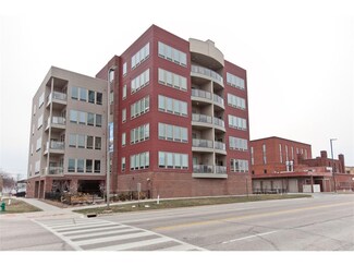100 4th Ave SW Unit 402, Cedar Rapids, IA 52404