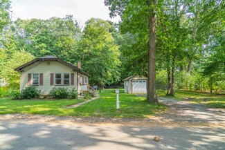 34 Bradford Ave, Sharon, MA 02067