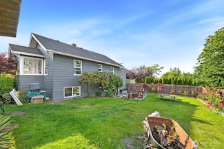 1501 Lakeway Dr, Bellingham, WA 98229