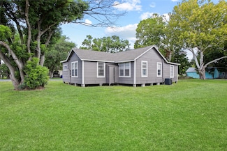102 22nd St N, Texas City, TX 77590
