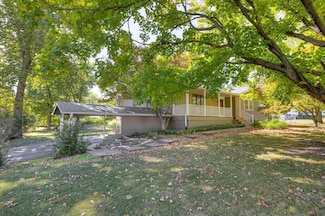 1506 Oak St, Carthage, MO 64836