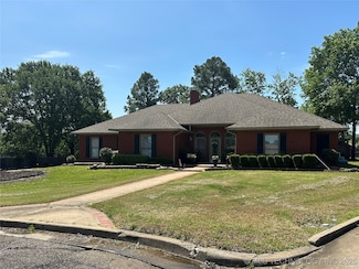 907 Briarwood Place, Durant, OK 74701
