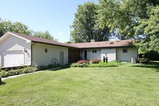 11417 Maple Ave, Hebron, IL 60034