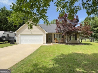 105 Carols Ln, Locust Grove, GA 30248