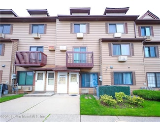 26 Gardenia Ln Unit 95, Staten Island, NY 10314