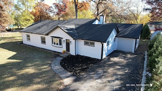 18653 W Willow Point Dr, Grayslake, IL 60030