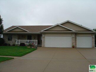 1102 Sheridan Ct, Sergeant Bluff, IA 51054