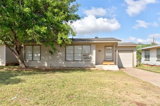 1042 S Crockett Dr, Abilene, TX 79605