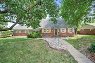 8327 E Willowbrook Rd, Wichita, KS 67207