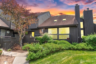 154 Westgate Dr, Edison, NJ 08820