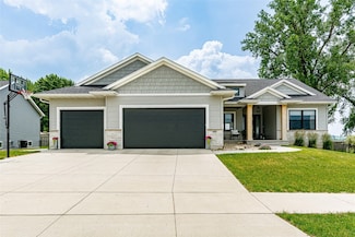 608 Pointer Cir, Center Point, IA 52213
