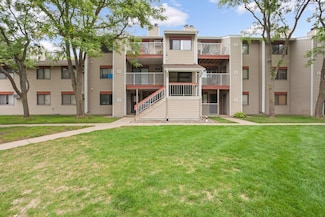 350 Shelard Pkwy Unit 302, Saint Louis Park, MN 55426