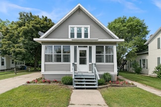 215 W Burns St, Portage, WI 53901