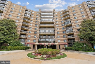 8340 Greensboro Dr Unit 401, McLean, VA 22102