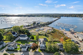 218 N Water St, Stonington, CT 06378