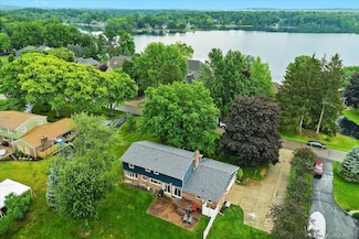 1163 Long Lake Dr, Brighton, MI 48114