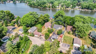 924 River Terrace Dr, Johnsburg, IL 60051