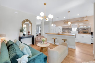 902 Bailey Ave, San Antonio, TX 78210