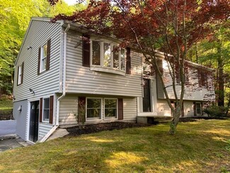 445 Douglas Rd, Whitinsville, MA 01588