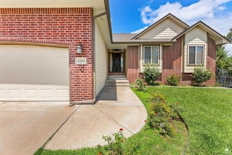 3215 S Blue Lake Ct, Wichita, KS 67215