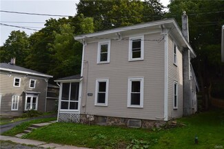 9 Lawrence St, Jordan, NY 13080