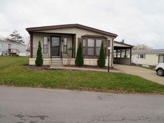 7 Jean Dr, Hamburg, NY 14075