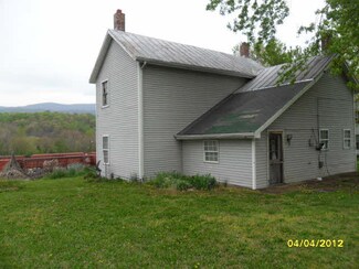 206 1st St, Shenandoah, VA 22849