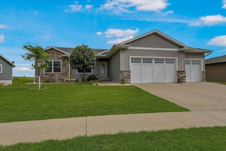 4329 Berry Hill Rd, Cedar Falls, IA 50613