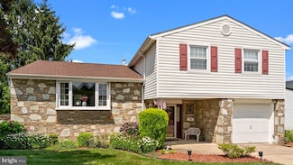 11992 Lockart Rd, Philadelphia, PA 19116