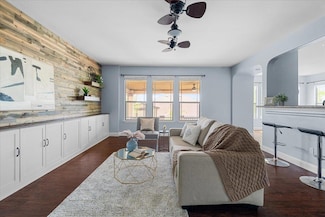 100 Matthews, Kyle, TX 78640