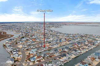 15 Henry Dr, Manahawkin, NJ 08050