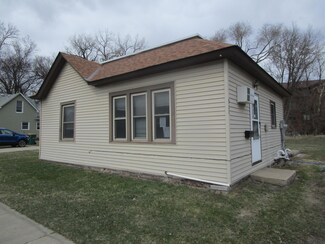 318 W College Dr, Marshall, MN 56258