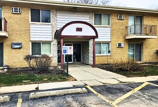 5740 Concord Ln Unit 12, Clarendon Hills, IL 60514