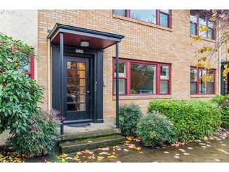 2120 NE Halsey St Unit 30, Portland, OR 97232