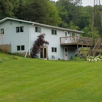 W9054 Buckeye Rd, Blanchardville, WI 53516