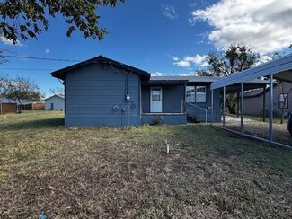 304 S Oak St, Leonard, TX 75452