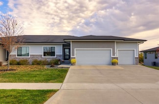 2321 Scenic Valley Dr, West Des Moines, IA 50265