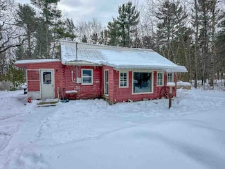 26144 Pine St, Beaver Island, MI 49782