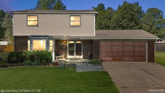 3397 Harvey Lake Rd, Highland, MI 48356