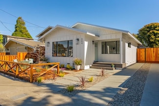 604 Oak Dr, Capitola, CA 95010