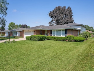 913 S See Gwun Ave, Mount Prospect, IL 60056