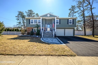 88 Pine Needle St, Howell, NJ 07731