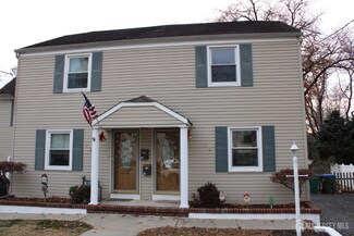 84 Macarthur Dr, Edison, NJ 08837