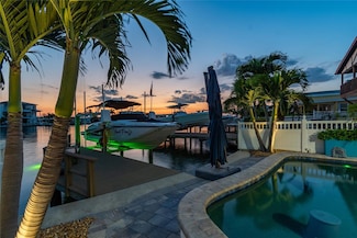 16106 6th St E, Redington Beach, FL 33708
