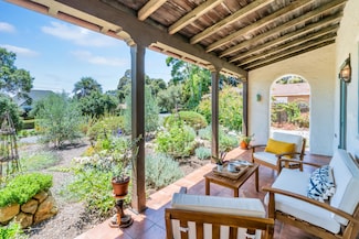 2328 State St, Santa Barbara, CA 93105