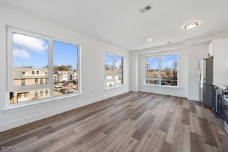 560 13th Ave Unit 206, Newark, NJ 07103