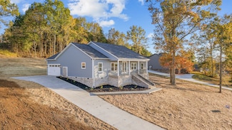 565 Bridle Path Ln, Hartsville, TN 37074