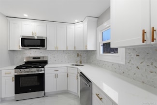 792 Glendale Rd, West Babylon, NY 11704