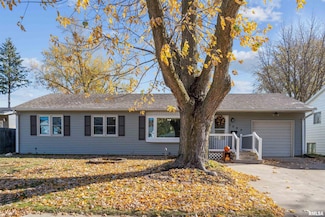 1025 N 13th St, Clinton, IA 52732