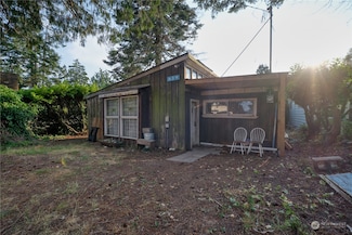 639 S Beach Rd, Point Roberts, WA 98281